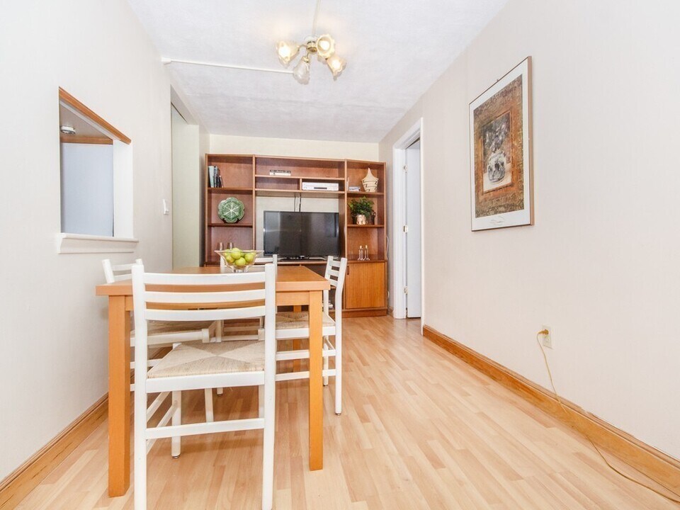 4 Trowbridge Pl, Unit #4 in Cambridge, MA - Foto de edificio