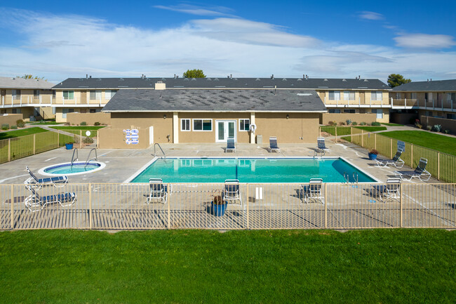 Hesperia Regency in Hesperia, CA - Foto de edificio - Building Photo