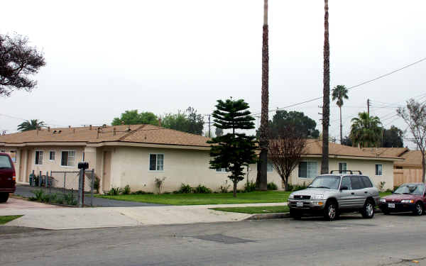 820 E 9th St in Pomona, CA - Building Photo