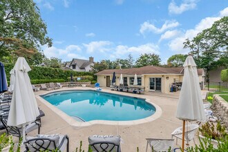 455 W Lincoln Ave in Oakhurst, NJ - Building Photo - Building Photo