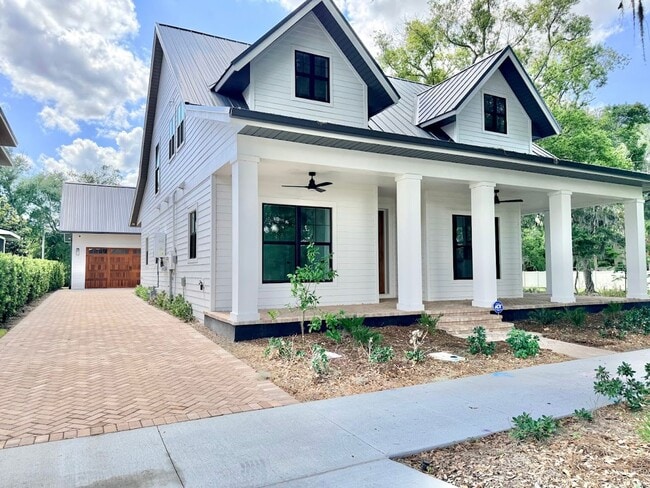 709 Garden West Ter