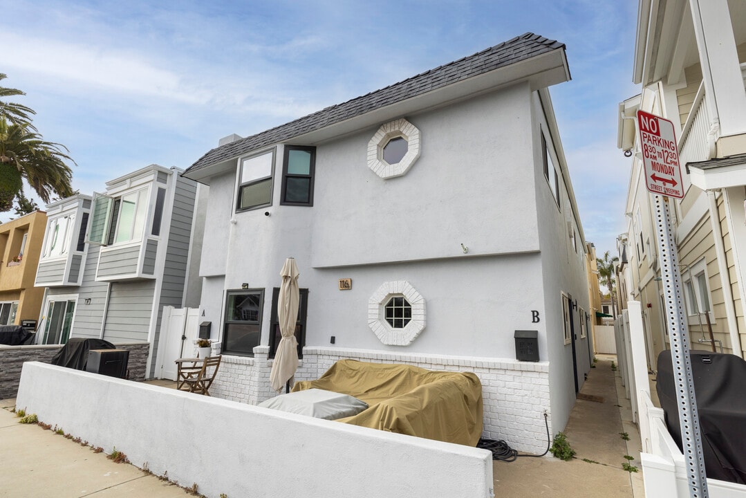 116 E Balboa Blvd, Unit B in Newport Beach, CA - Building Photo