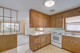17 Bluebird Ct, Unit 17 in Madison, WI - Foto de edificio - Building Photo
