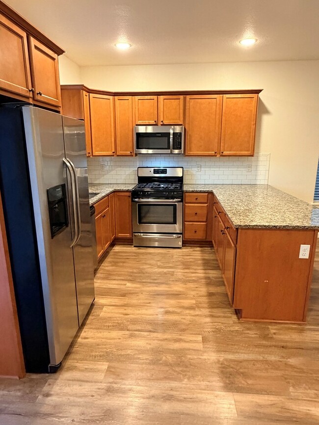 450 SW 3rd Ave in Canby, OR - Building Photo - Building Photo