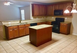 806 Magnolia Bend in San Antonio, TX - Foto de edificio - Building Photo