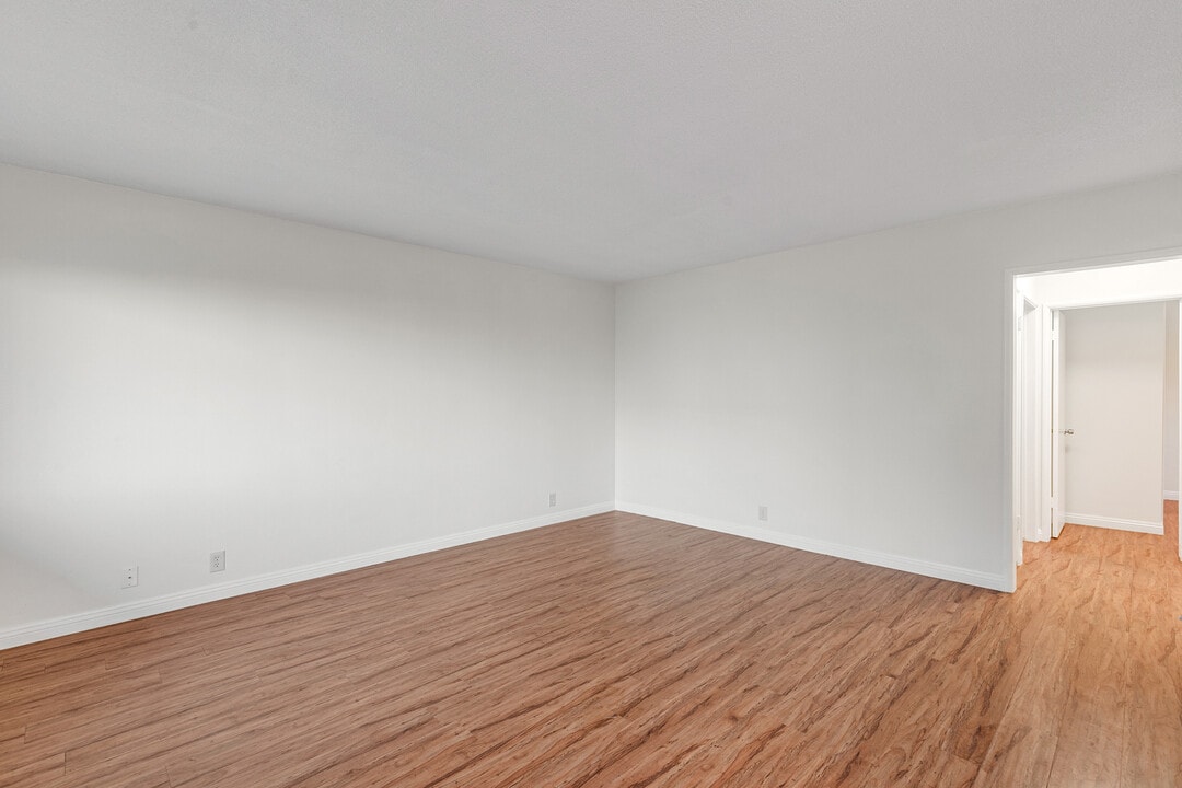 2701 S Peck Ave in Los Angeles, CA - Building Photo