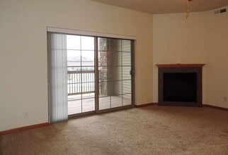 545 Pond View Dr in North Liberty, IA - Building Photo - Building Photo