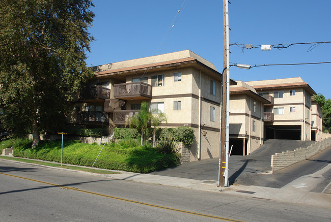 La Cresta Garden Apartments in Thousand Oaks, CA - Foto de edificio - Building Photo