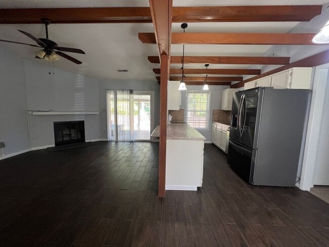 415 Mark Ln in Jacksonville, NC - Building Photo - Building Photo