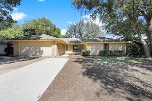 1310 Greenbriar St, Unit Main House in Denton, TX - Building Photo