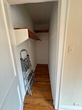 556 W Wellington Ave, Unit 314 in Chicago, IL - Building Photo - Building Photo