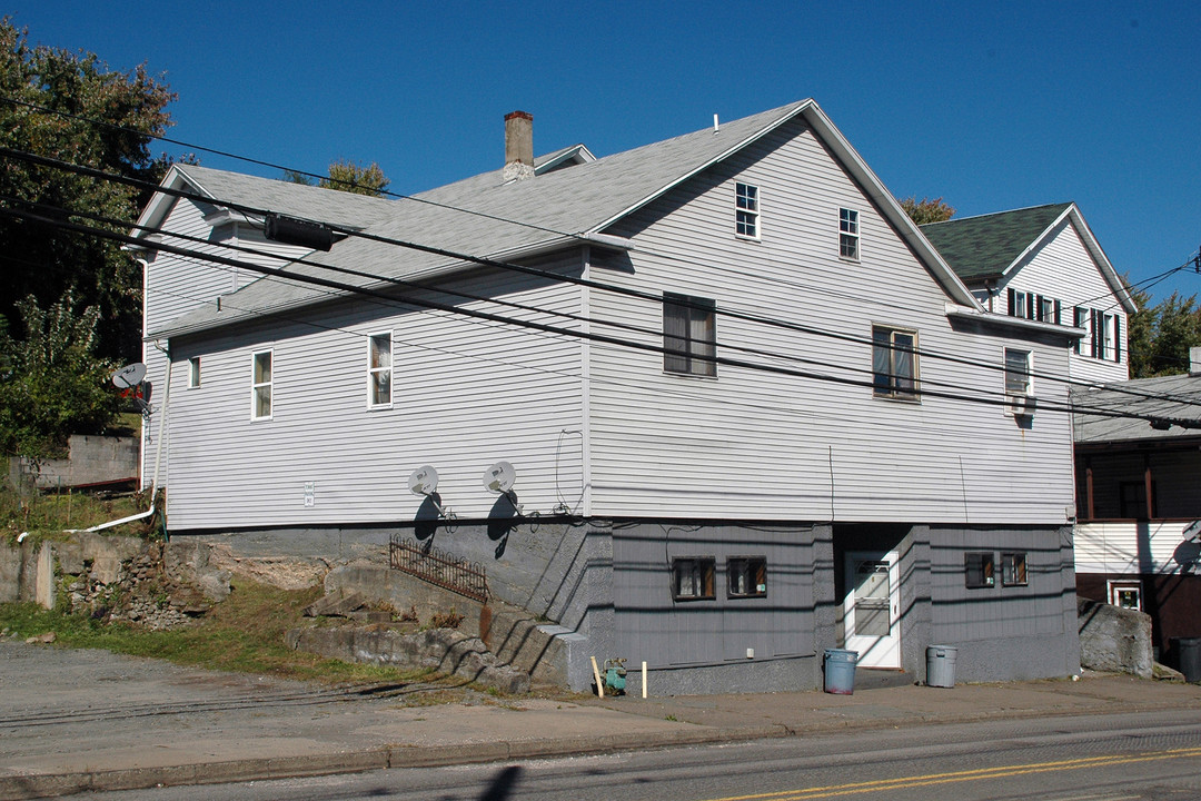 609 E Main St in Plymouth, PA - Building Photo