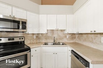 1813 Tarah Trace Dr in Brandon, FL - Building Photo - Building Photo
