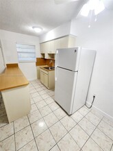 7155 W 14th Ct in Hialeah, FL - Foto de edificio - Building Photo