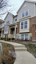 5542 Cambridge Way in Hanover Park, IL - Foto de edificio - Building Photo