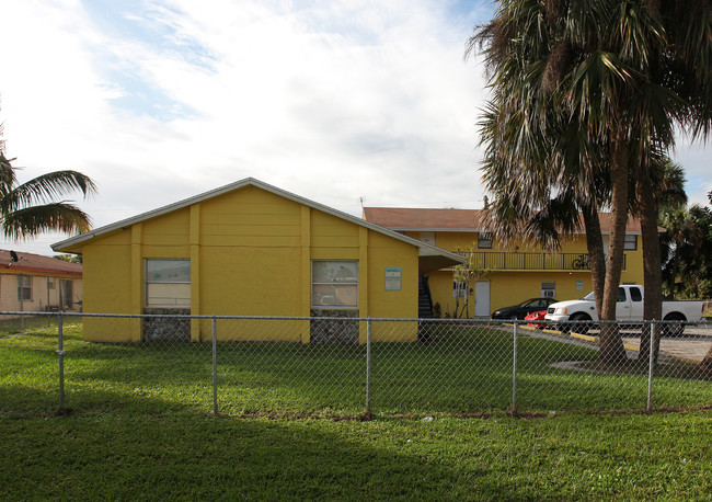 4732-4746 West St in West Palm Beach, FL - Building Photo - Building Photo