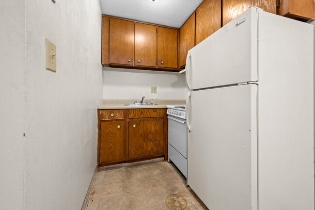 24 Deerfield Ct, Unit D in East Hartford, CT - Building Photo - Building Photo