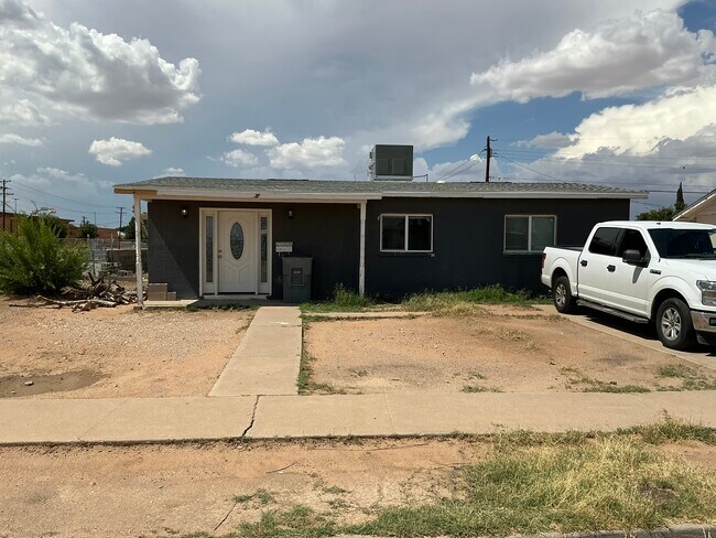 5001 Catskill Ave in El Paso, TX - Building Photo - Building Photo