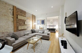 348 W 45th St in New York, NY - Building Photo