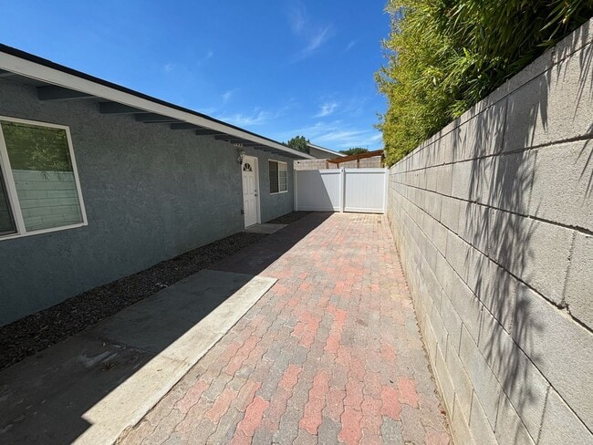 property at 6043 Vanessa St