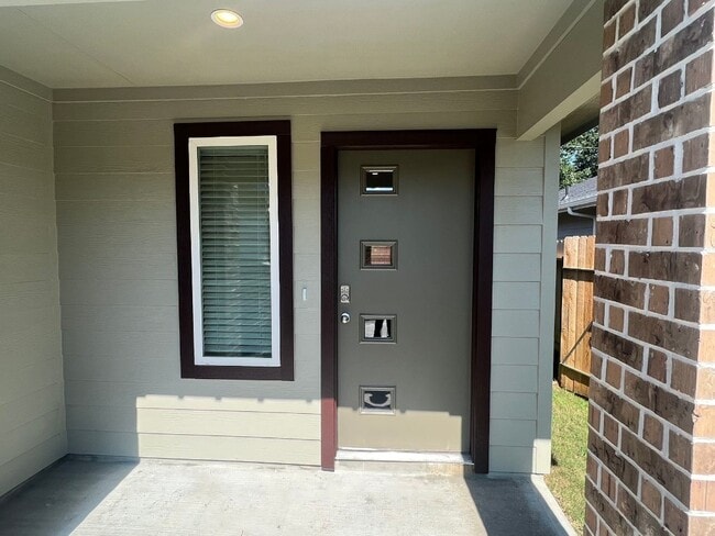 12916 Wempe Wy in Houston, TX - Building Photo - Building Photo