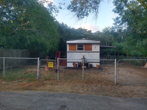 8028 Huebner Rd in San Antonio, TX - Building Photo - Building Photo