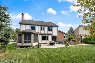 1574 Devonshire Dr in Troy, MI - Building Photo - Building Photo