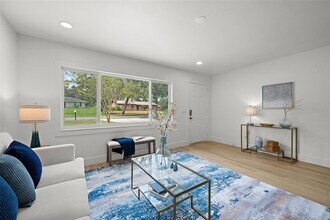 5028 Cardinal Dr in Ridge Manor, FL - Foto de edificio - Building Photo