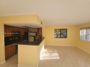 3204 Coral Lake Ln, Unit 3204 in Coral Springs, FL - Foto de edificio - Building Photo