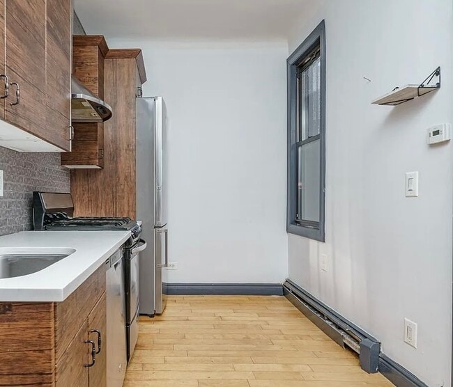 750 Onderdonk Ave, Unit 2F in Ridgewood, NY - Building Photo - Building Photo