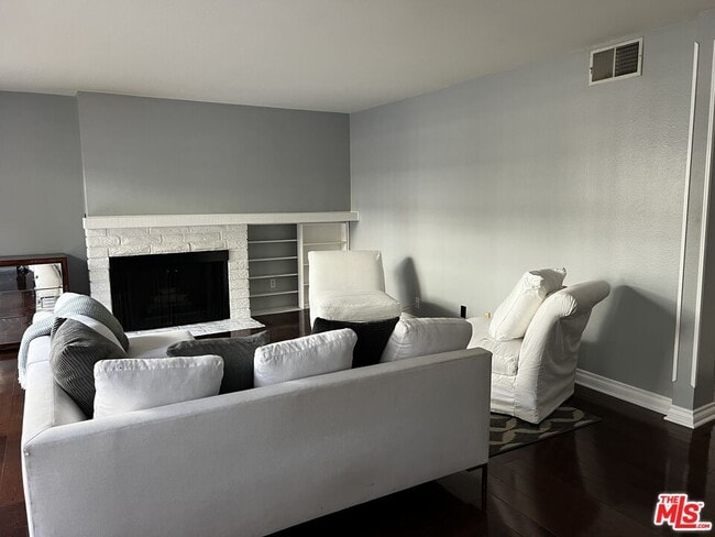 5311 Coldwater Canyon Ave in Los Angeles, CA - Building Photo - Building Photo