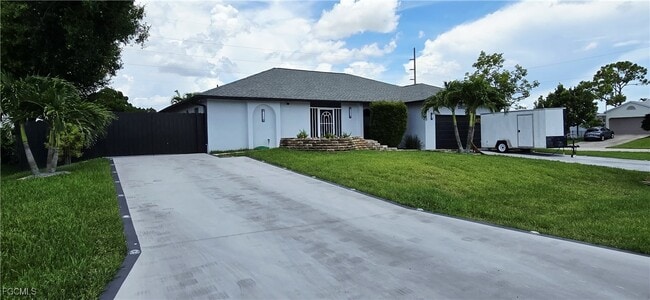 property at 933 SW Santa Barbara Pl