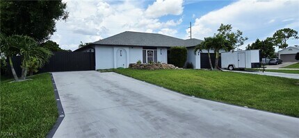 933 SW Santa Barbara Pl in Cape Coral, FL - Building Photo - Building Photo