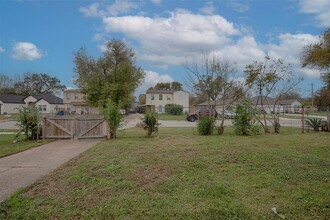 1211 1st St N in Texas City, TX - Building Photo - Building Photo