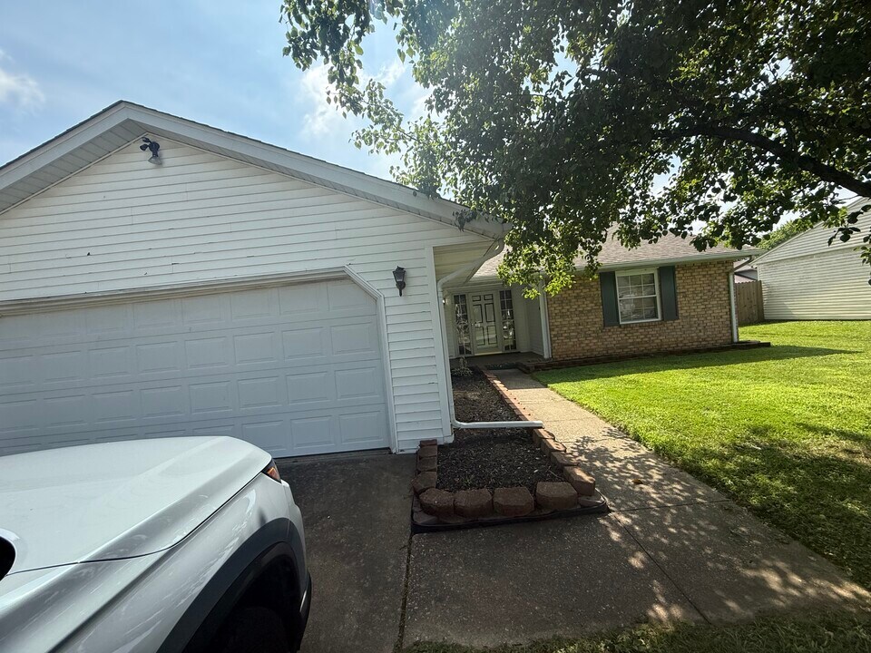 3915 Yates Dr in Owensboro, KY - Foto de edificio
