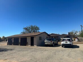 13176 Navajo Rd in Apple Valley, CA - Building Photo - Building Photo