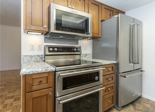 86 Kingsgate Rd in Lake Oswego, OR - Building Photo - Building Photo