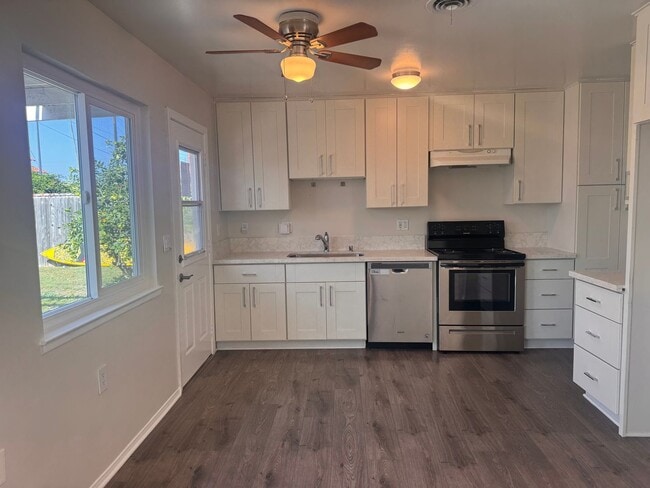 20021 Shorewood Cir in Huntington Beach, CA - Building Photo - Building Photo