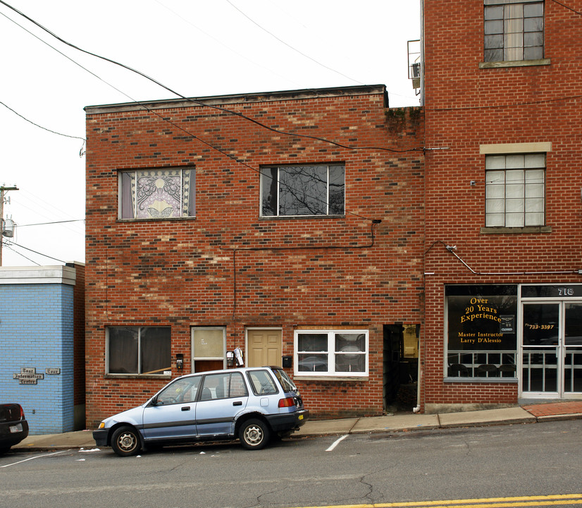 724 Main St in Barboursville, WV - Building Photo