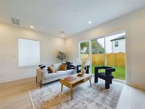 3846 Seabrook St in Houston, TX - Foto de edificio - Building Photo