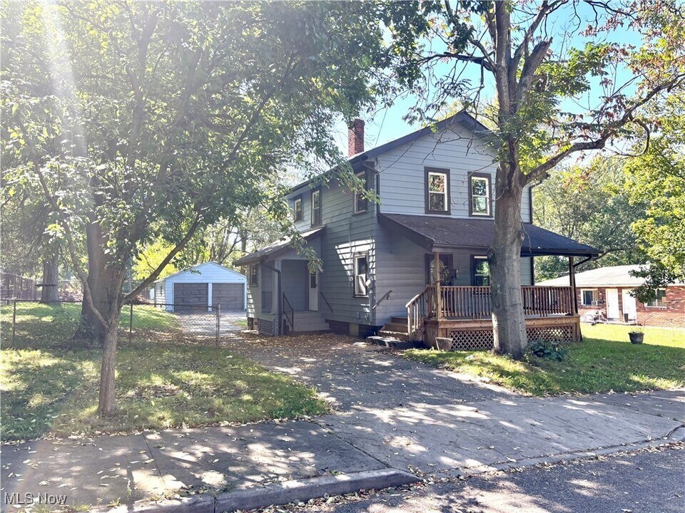 1012 Chandler Ave in Akron, OH - Building Photo