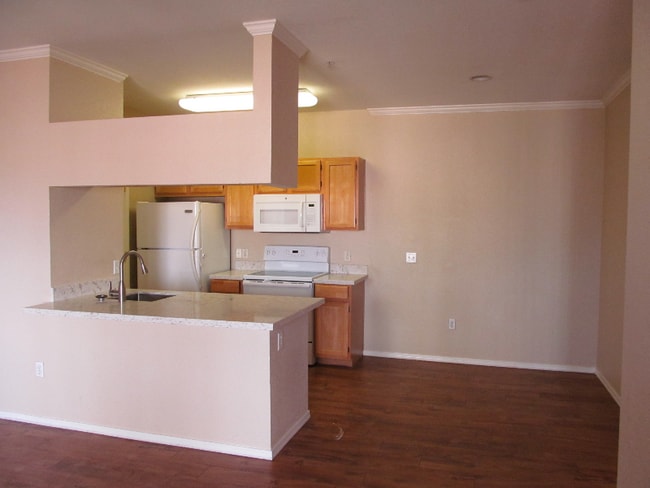 5401 E Van Buren St in Phoenix, AZ - Building Photo - Building Photo