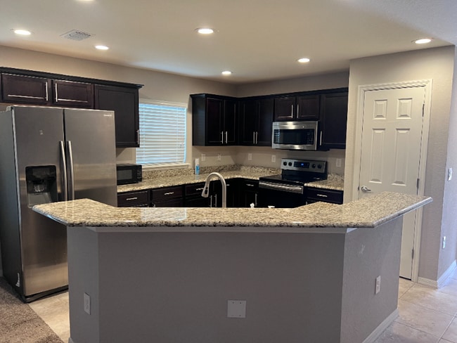 7134 Merlot Sienna Ave in Gibsonton, FL - Building Photo - Building Photo