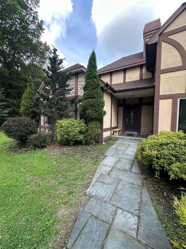 property at 8 Old Appalachian Trail