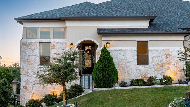 15704 San Solano Ct in Bee Cave, TX - Foto de edificio - Building Photo