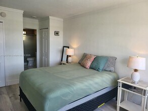 220 Kings Point Dr in Sunny Isles Beach, FL - Building Photo - Building Photo