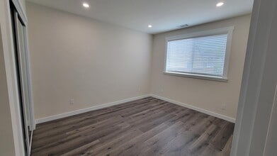 310 Cypress Ave in San Bruno, CA - Foto de edificio - Building Photo