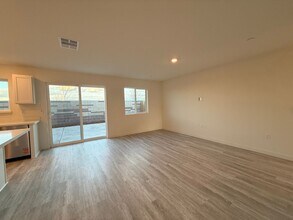 8136 Whippersnapper Wy in Roseville, CA - Building Photo - Building Photo