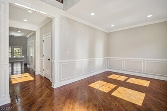 64 Meyersville Rd in Chatham Township, NJ - Foto de edificio - Building Photo