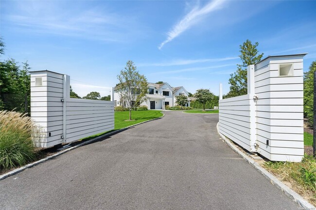 53A Tanners Neck Ln in Westhampton, NY - Foto de edificio - Building Photo